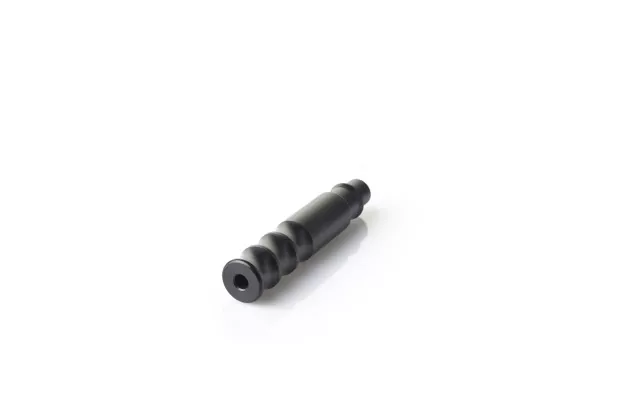 Schwarzer Adapter aus Metall auf weißem Hintergrund, zylindrische Form mit Rillen, technisches Gerät für DIY-Projekte oder industrielle Anwendungen.